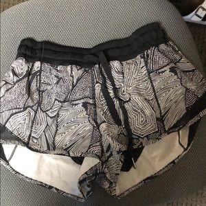 Lululemon hotty hot 2” shorts